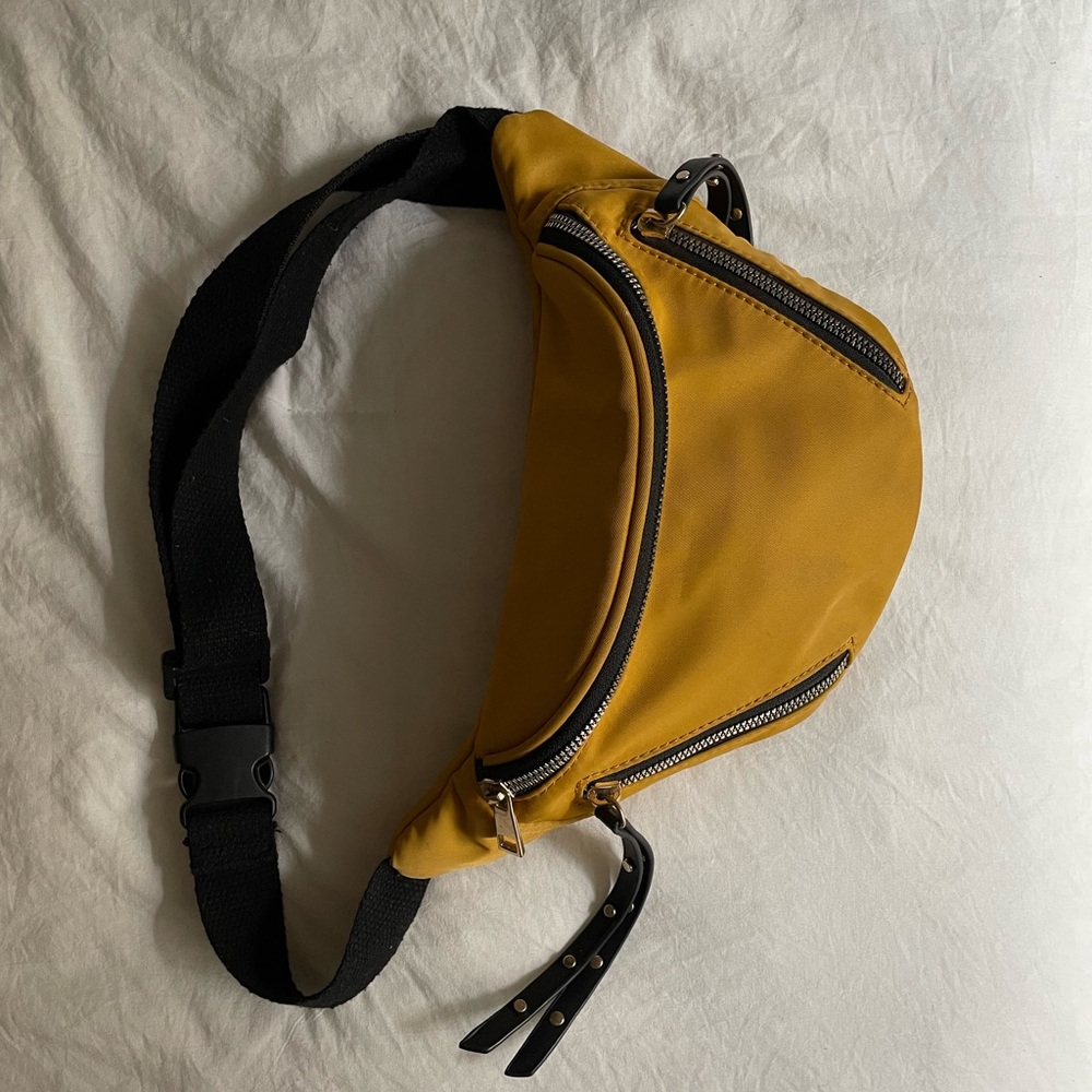 Mustard belt bag